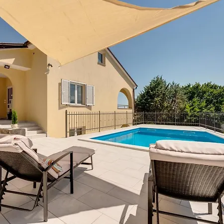 House Arifrago Villa *