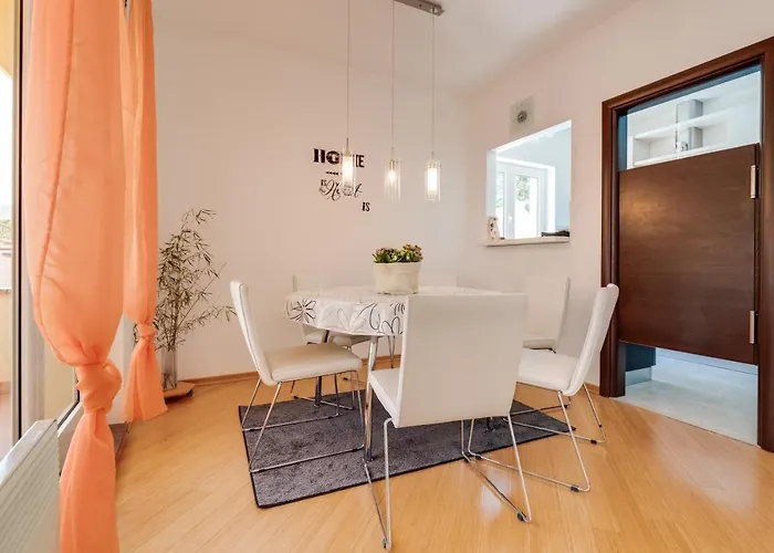 Villa House Arifrago *