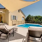 House Arifrago Villa *