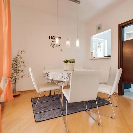 Villa House Arifrago *